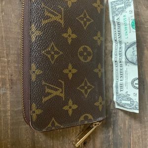 Louis Vuitton cash wallet